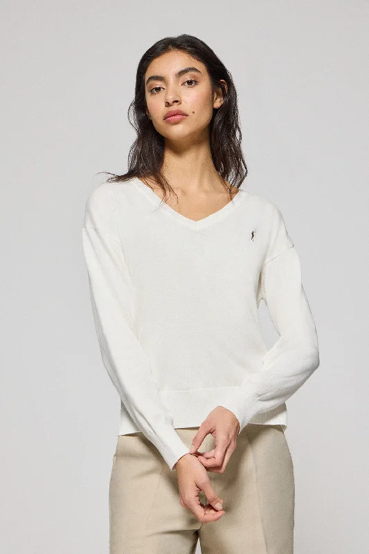 Jersey de punto color crudo con cuello de pico y logo bordado Rigby Go Asymmetrical Jersey Blouse Jersey de punto color crudo con cuello de pico y logo bordado Rigby Go Asymmetrical Jersey Blouse