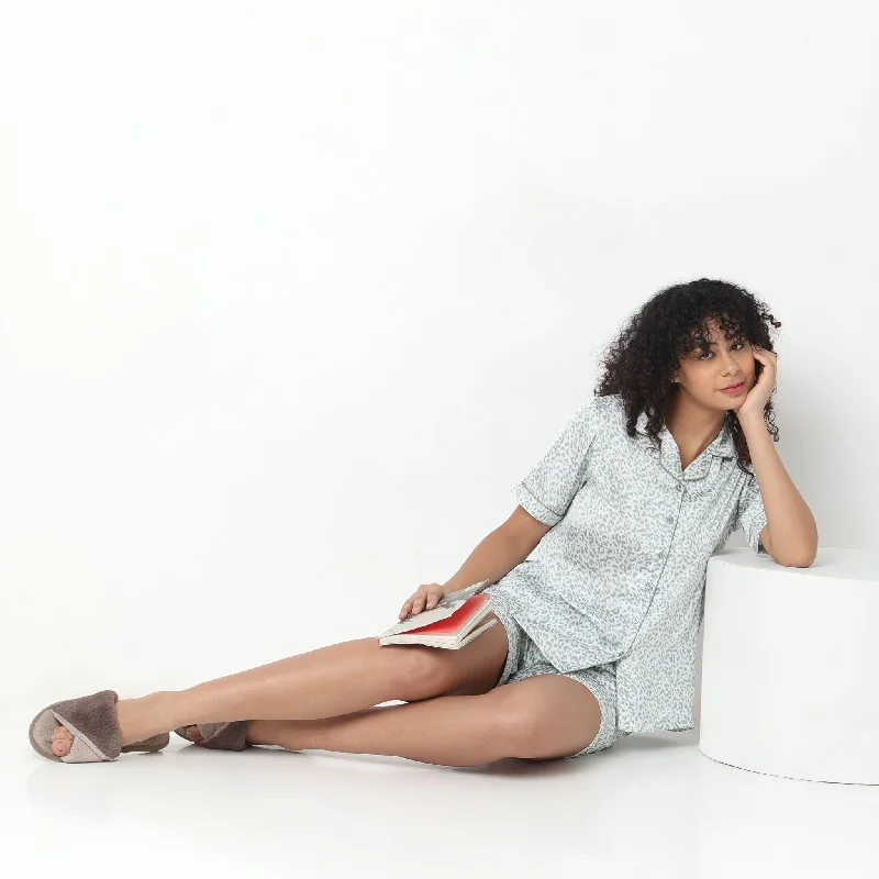 Regular Fit Animal T-shirt with Shorts Sleepwear Set Welt Pockets Slit Pockets